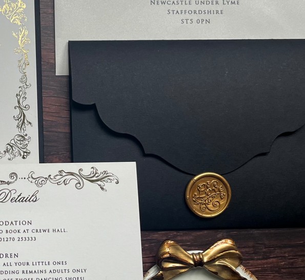 Scallop Black & Gold