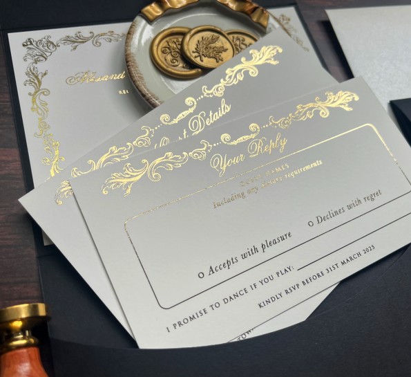 Scallop Black & Gold