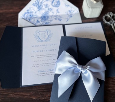 Pretty Crest in Blues
