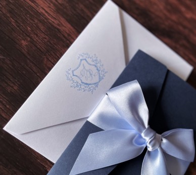 Pretty Crest in Blues