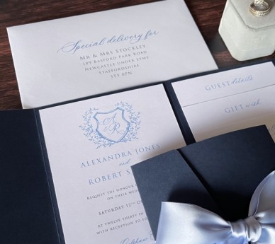 Pretty Crest in Blues